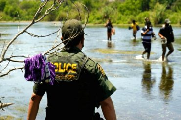 Migrantes venezolanos hacen presión a EEUU “mudándose” a orillas del Río Bravo