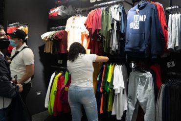 Los estrenos están en veremos: Aumento de la ropa en un año es de casi 80% (podrían subir aún más los precios en diciembre)