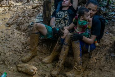 Estremecedor reportaje de The New York Times sobre una niña venezolana de 6 años que se separó de su madre en el Darién durante tres días (+Fotos)