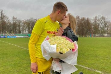 Petición de matrimonio en un partido de la liga bielorrusa casi terminó en golpiza (+Video)