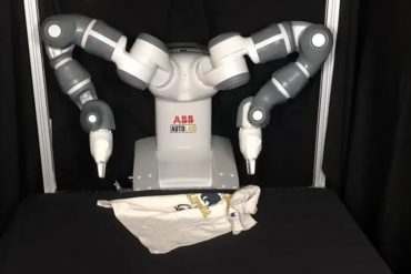 Diseñaron un robot capaz de hacer en tiempo récord la tarea más tediosa del hogar: doblar la ropa (+Video)