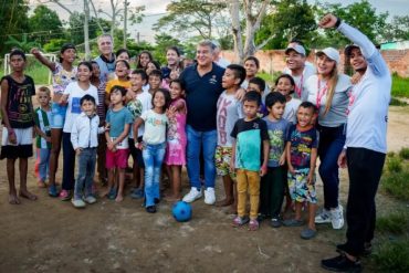 Presidente del FC Barcelona inspeccionó proyectos para refugiados venezolanos