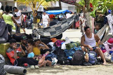 Caravana de migrantes venezolanos parte de México rumbo a EEUU pese a nuevas medidas migratorias