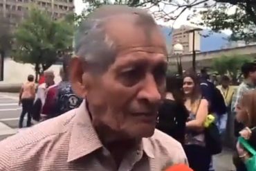 “Morir de hambre es lo mismo que morir tiroteado por estos asesinos del régimen”: El desgarrador llanto de un pensionado venezolano (+Video)