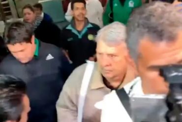 Reciben con reclamos al DT de México ‘Tata’ Martino tras fracaso en Qatar: “Nada más viniste a robar” (+Video)