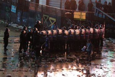 Fuertes disturbios en los alrededores del Obelisco de Buenos Aires tras multitudinaria celebración para recibir a la selección argentina (+Videos)