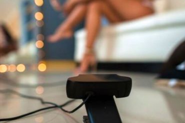 «Prácticas extremas como ingesta de heces son mejor pagadas»: Alertan sobre excesos en casas de «webcam» en las que venezolanos en Colombia venden sexo «Prácticas extremas como ingesta de heces son mejor pagadas»: Alertan sobre excesos en casas de «webcam» en las que venezolanos en Colombia venden sexo