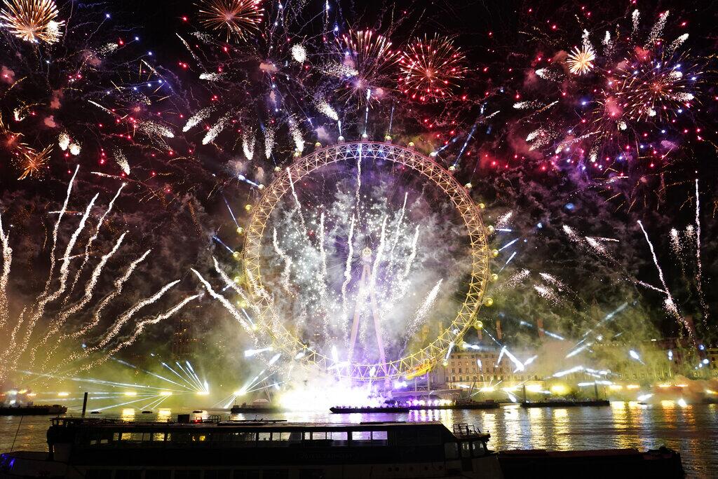 Los Shows De Fuegos Artificiales Con Los Que Recibieron El Año Nuevo En Diferentes Partes Del 5355