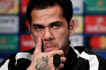 Mujer que denunció haber sido violada por Dani Alves renunció a ser indemnizada por el jugador