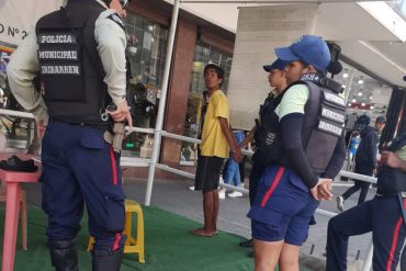 Sujeto en situación de calle sorprendió a un policía por la espalda, intentó quitarle el arma y le disparó en la pierna en medio de un forcejeo (+Video)