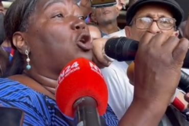 Docente enfrentó sin miedo las amenazas de los colectivos chavistas y envió demoledor mensaje a Maduro: “El cargo te quedó grande” (+Video)