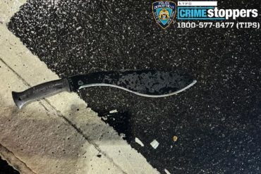 Tres oficiales resultaron heridos con un machete durante las celebraciones de fin de año cerca de Times Square