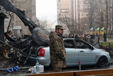 Un helicóptero se estrelló cerca de un jardín de niños en Ucrania: se reportan al menos 18 fallecidos, entre ellos el ministro de Interior