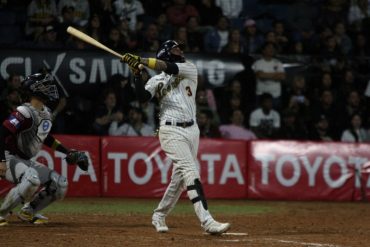 El jonrón de Harold Castro marcó hito en la LVBP: fue el primero en extrainning para dejar al terreno a un rival y darle el campeonato a un equipo (+Video)