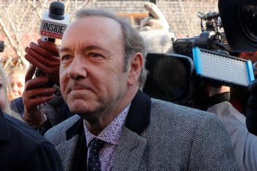 El actor Kevin Spacey se declaró inocente de siete nuevos cargos por delitos sexuales e irá a juicio en junio en Londres