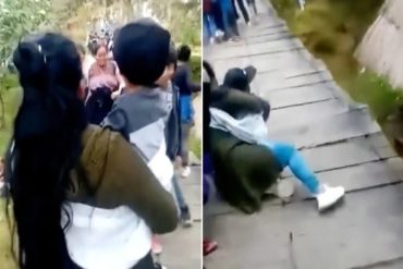 Captan el momento en que colapsó un puente colgante en México cuando lo atravesaba un grupo de turistas (+Video)