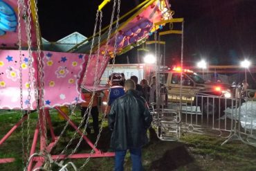 Momentos de pánico al colapsar las “sillas voladoras” en un parque de diversiones instalado para la Feria Internacional de San Sebastián en Táchira (+Video)