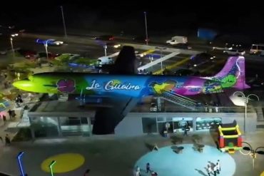 Inauguran en la cinta costera de La Guaira el primer restaurante construido dentro de un avión  (+Imágenes)