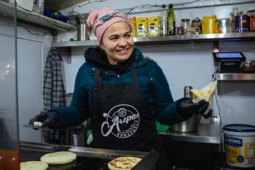 La venezolana que cautiva los paladares de Manchester con sus deliciosas arepas