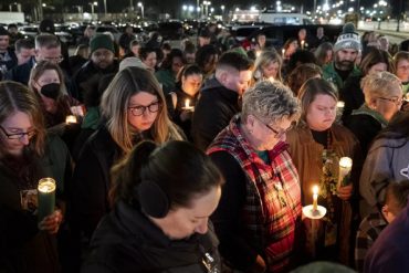 Conmoción en EEUU: niño de seis años se llevó a clases el arma que compró su mamá y le disparó a su maestra