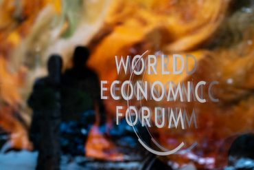 Foro Económico Mundial en Davos, ¿un blanco fácil para las informaciones ridículas y los teóricos de la conspiración?