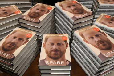 El libro del príncipe Harry sube al número uno de ventas en todo el mundo y gana un récord Guinness