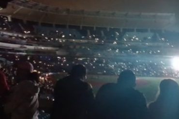 “Pena ajena”: los comentarios tras el apagón que se registró en el estadio Monumental de La Rinconada en plena transmisión televisiva (+Videos)