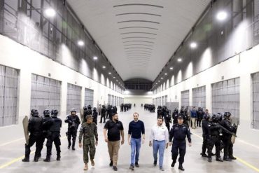 El megacentro penitenciario que construyó Bukele para que más de 40.000 peligrosos pandilleros paguen por sus delitos (+Imágenes exclusivas)