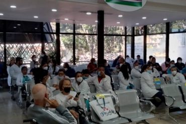 Trabajadores de la Clínica El Ávila iniciaron paro laboral: denuncian que cobran apenas $40 mensuales