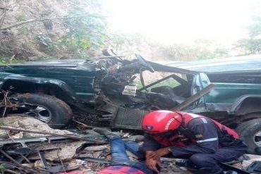 En aparatoso accidente murió un efectivo del Sebin en Cumbres de Curumo: su carro cayó por un barranco