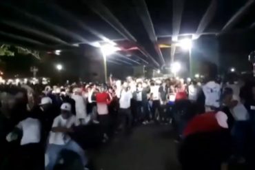 Un completo desastre fueron los “carnavales seguros” en Barquisimeto: jóvenes se agredieron lanzándose envases plásticos y la policía ni se asomó (+Videos)