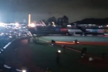 El momento en que un apagón eléctrico dejó sin luz al estadio Monumental de Caracas en el juego Venezuela-Cuba (+Video)