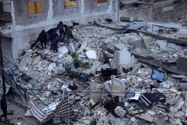 Turquía declara estado de emergencia y llega a Siria la ayuda internacional tras devastador terremoto