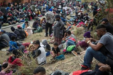 Una caravana de 3.500 migrantes partió del sur de México y piden ayuda del gobierno de AMLO