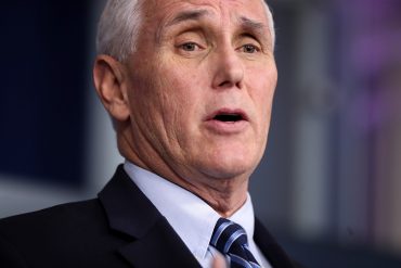 El FBI registra una oficina de Pence pero no halla documentos clasificados