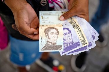 El IGTF presionó el uso del bolívar en Venezuela en el último año aunque la economía sigue dolarizada