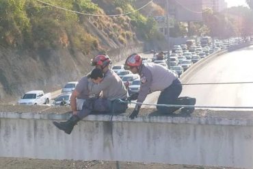 Paramédicos rescataron a un hombre que intentó quitarse la vida en Caracas