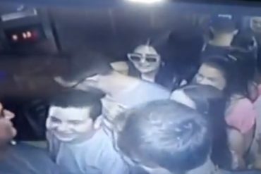 Cámaras filmaron el desprendimiento de un ascensor por exceder la capacidad máxima de personas (+Video)