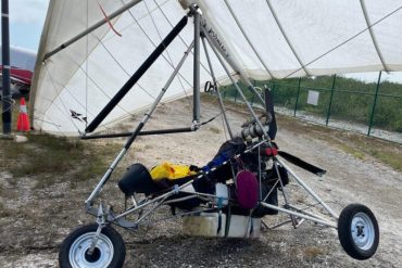 En un ala delta motorizada: Dos cubanos aterrizaron en una nave artesanal de este tipo en Florida tras escapar de la isla(+Video)