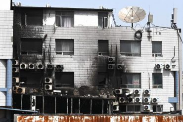 Grave incendio en un hospital de Pekín dejó más de 20 fallecidos