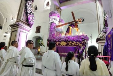 Caraqueños asisten este Miércoles Santo a la veneración del Nazareno de San Pablo