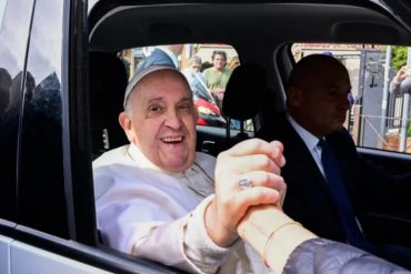 «Todavía estoy vivo»: El simpático comentario del papa Francisco tras salir del hospital