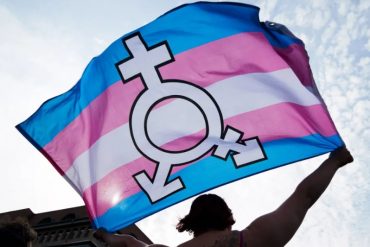 La nueva polémica ley contra mujeres trans que implementaron legisladores republicanos en Kansas