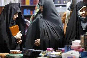 Régimen de Irán usará cámaras en lugares públicos para identificar a mujeres sin velo