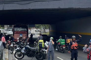 Muere un motorizado en la autopista Francisco Fajardo tras aparatoso accidente (+Video)