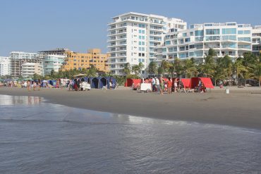 Captaron a una pareja teniendo sexo en una playa de Cartagena frente todos los turistas