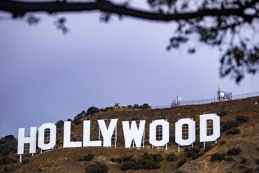 Sindicato de Guionistas de Hollywood pide al Gobierno regular las plataformas Disney, Amazon y Netflix