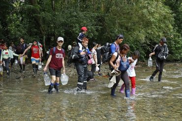 Madres dejan que sus hijos se ahoguen o los abandonan: Panamá reconoció que países de la región son cómplices de los riesgos que viven los migrantes en el Darién