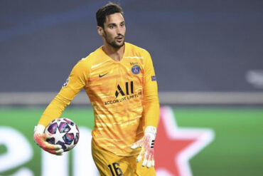 El portero español del PSG Sergio Rico sigue «estable y sedado» en cuidados intensivos tras ser pateado en la cabeza por un caballo