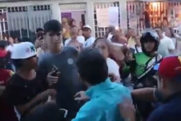 Rechazan en redes que el régimen haya “usado a mujeres” para agredir a Capriles durante un recorrido por Carabobo: “Actúan con cobardía” (+Video y reacciones)